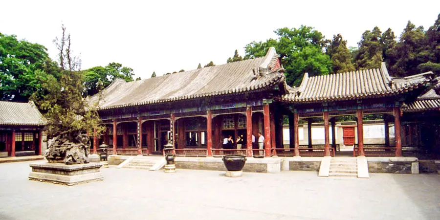 Courtyard of the Jade Ripples Hall