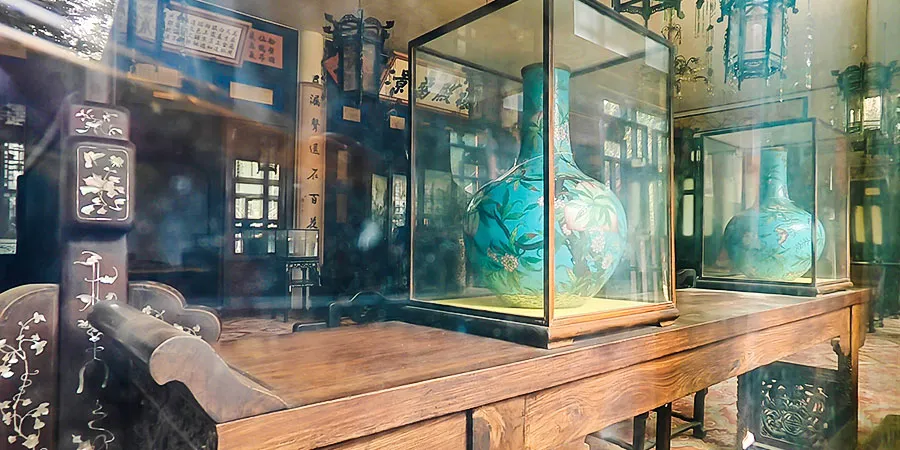 Inside the Hall of Jade Ripples