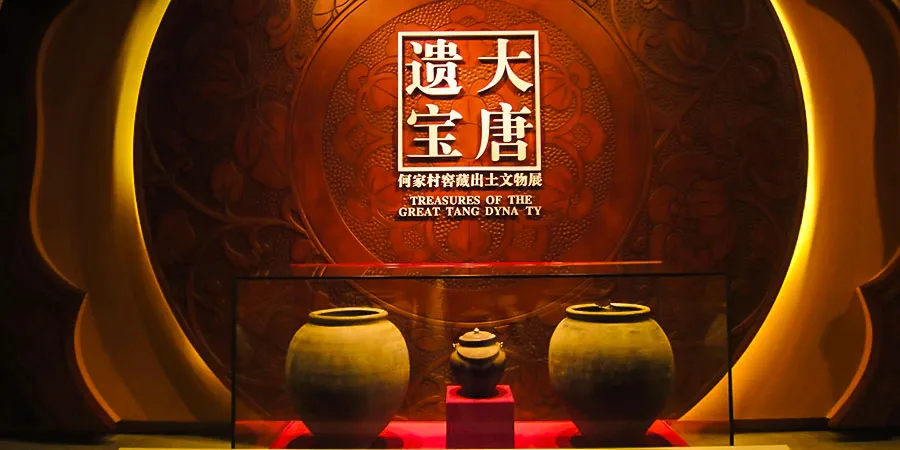 Two Jars and One Silver Pot