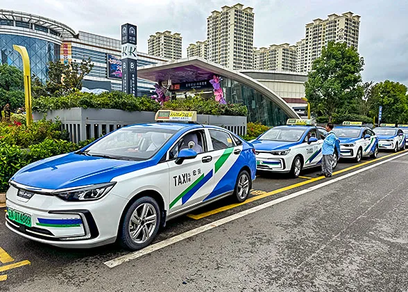 Get to Kunming South by Taxi