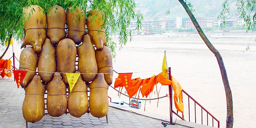 Sheepskin Raft by the Yellow River