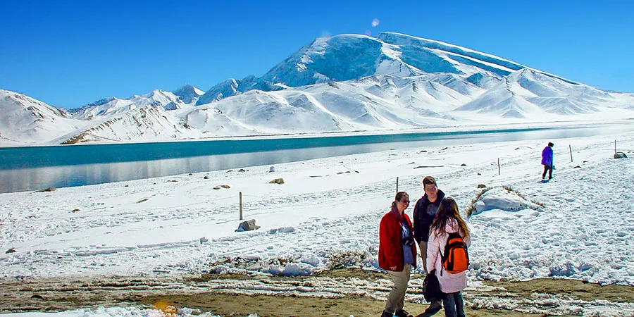  Karakuri Lake Covered by Snow
