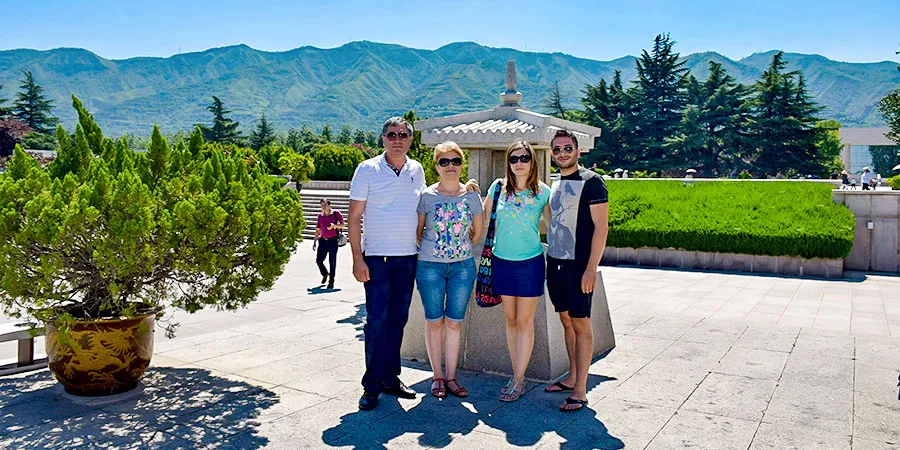 Mount Li can be seen in Terracotta Army museum.