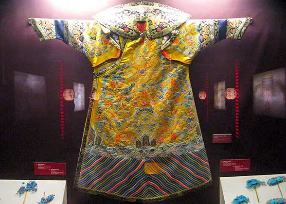 Qing Emperor's Wedding Clothes