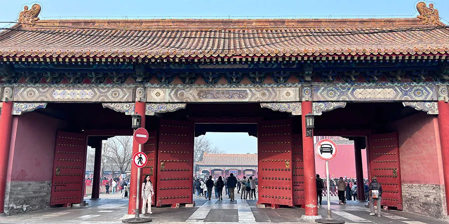 Sawed Thresholds, Forbidden City