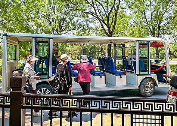 Sightseeing Bus in Terracotta Warriors and Horses