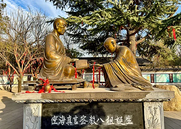 Statue of Kukai, Qinglong Temple