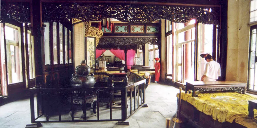Inside the Hall of Jade Ripples