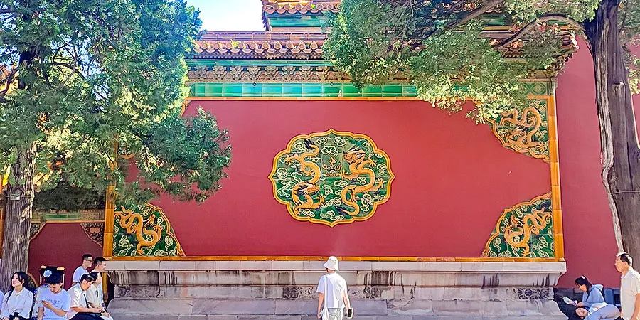 Six-Dragon Screen Wall
