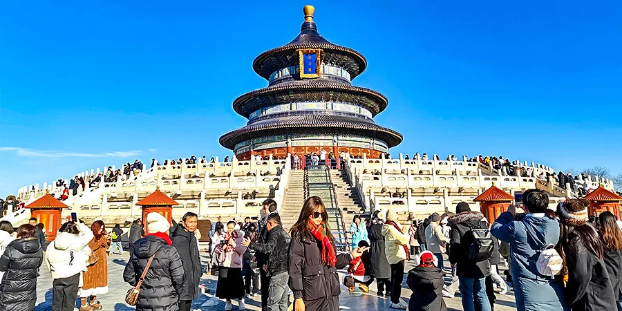Crowded Temple of Heaven