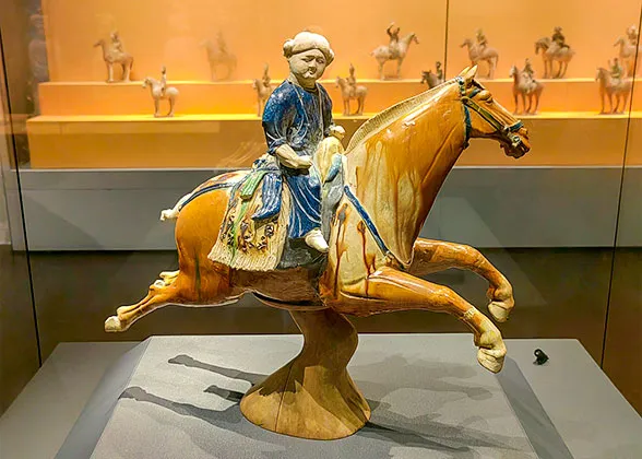 Tricolor-glazed Galloping-horse-shaped Pottery