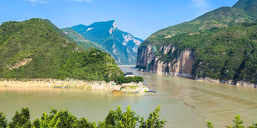 Xiling Gorge, Yichang in Spring