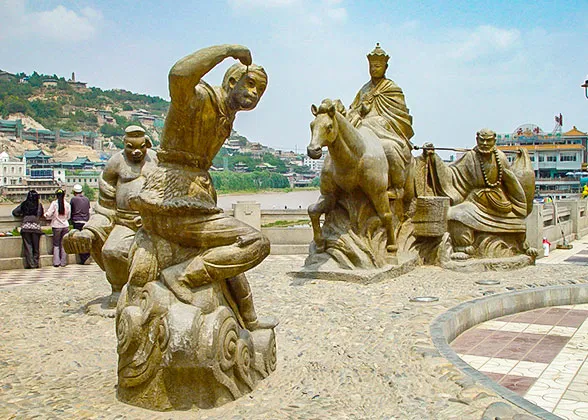 Statue along the Yellow River Line