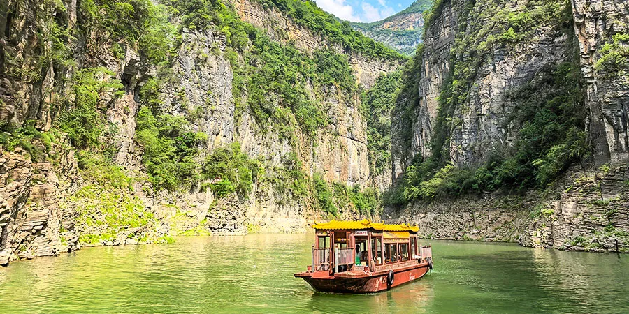 Yangtze River Scene in Yichang in April