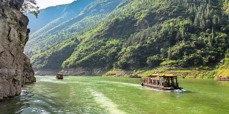 The Yangtze River Scenery in Yichang in Spring