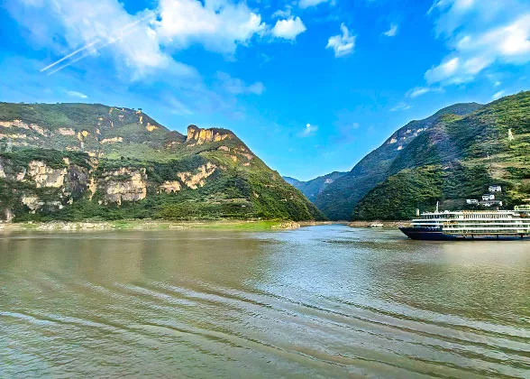 Yangtze River Yichang Section in Early Autumn