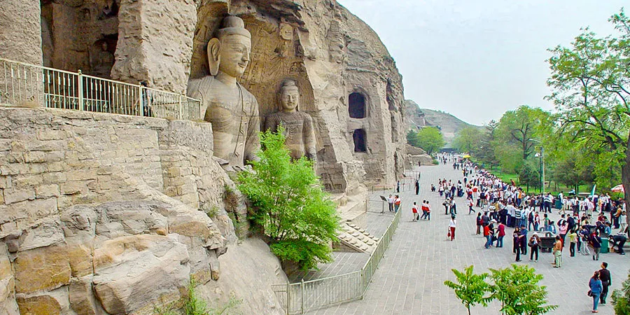 Busy Yungang Grottoes in Holiday