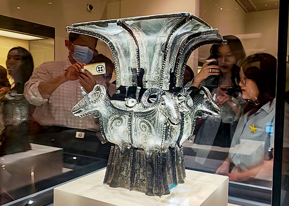 Four-Ram Square Cauldron