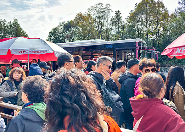 Crowds at Eco-bus Station at Yuanjiajie