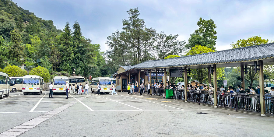 Take Eco-bus at Yangjiajie