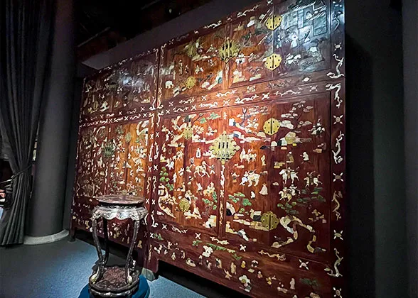 Another Huanghuali Wardrobe in Forbidden City