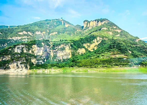 The Scenery along Yangtze River