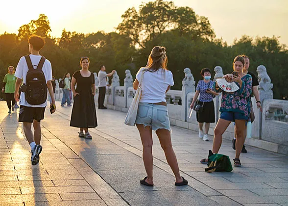 Photoing on the Bridge