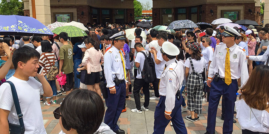 Crowds in Shanghai Disney
