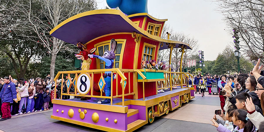 Shanghai Disney in High Season