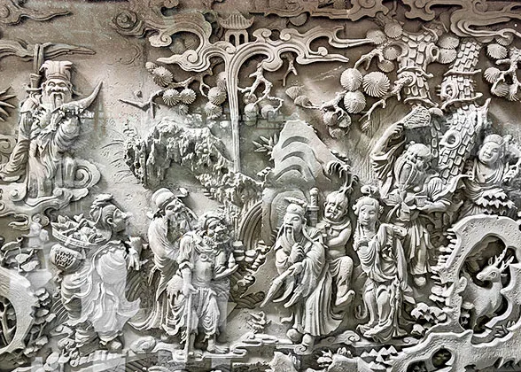 Exquisite Carvings in Yu Garden