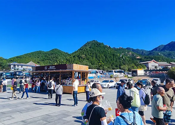 Square at the foot of Badaling