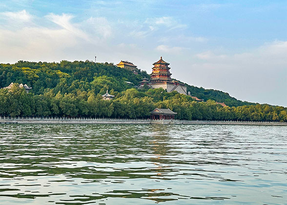 Admire Buddhist Incense Tower from the Causeway