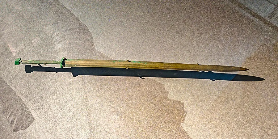 Bronze Sword Discovered from Terracotta Army Pits