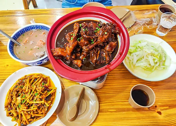 Wuhan Delicacies with Lotus Root Soup