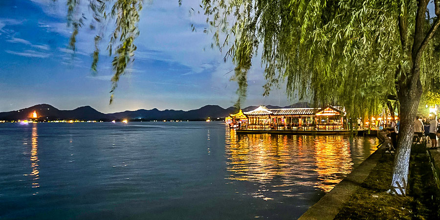 Night View of East Lake in July