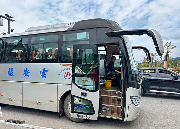 Tourist Bus to Wulingyuan