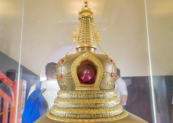 Golden Stupa Containing Buddha Sarira