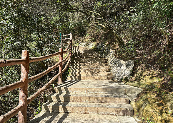Footpath at Yangjiajie