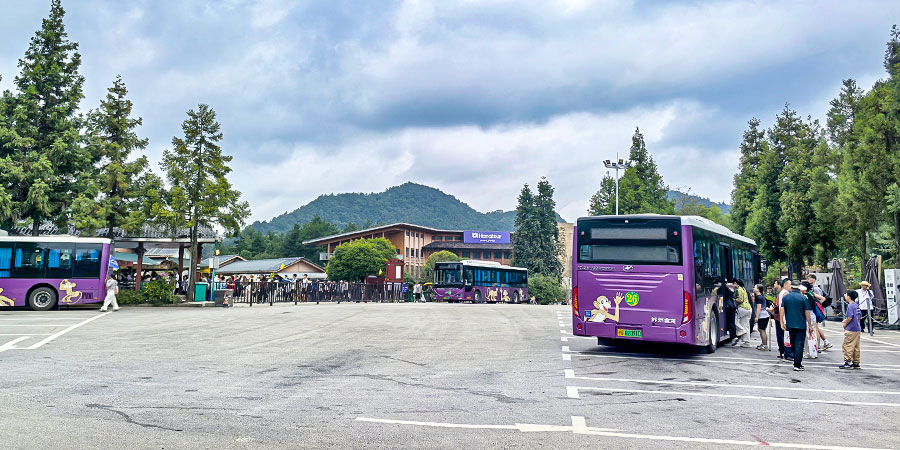 Hop on Eco-bus at First Bridge Station in Yuanjiajie