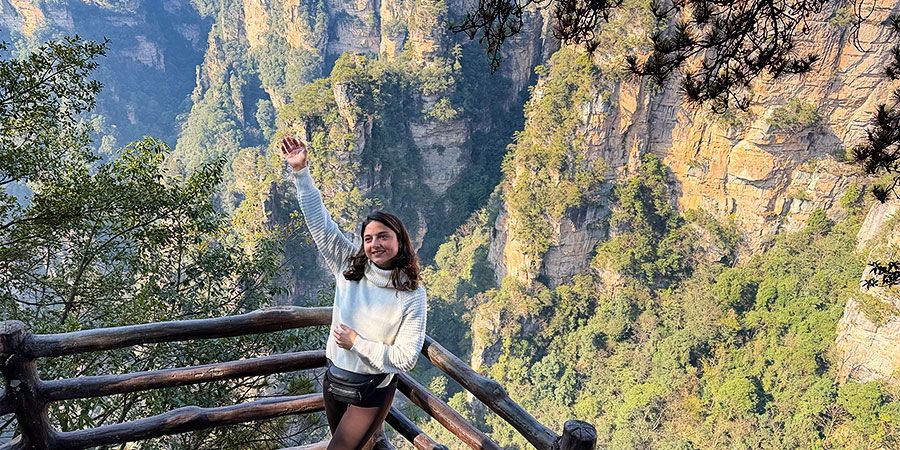 Enjoy the Sightseeing Platform Alone at Zhangjiajie Forest Park