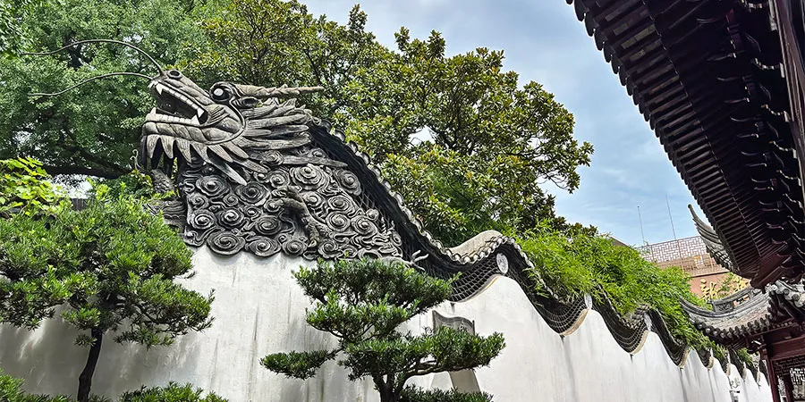 Cloud-Piercing Dragon Wall