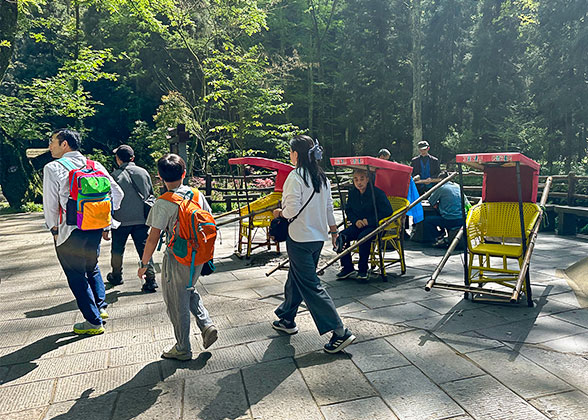 Sedan Chair at Golden Whip Stream