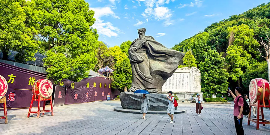 Statue of Zhuge Liang, Baidi City
