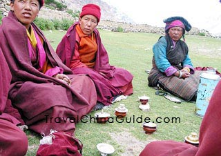 Tibetans like drinking butter tea