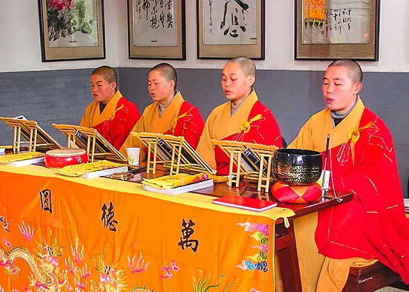 Praying Buddhists in Cien Temple