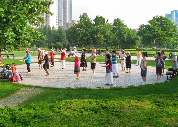 Morning Exercise in Chengdu People's Park Morning Exercise in Chengdu People's Park