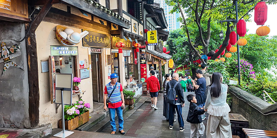 Pedestrain Street in Leshan Pedestrain Street in Leshan