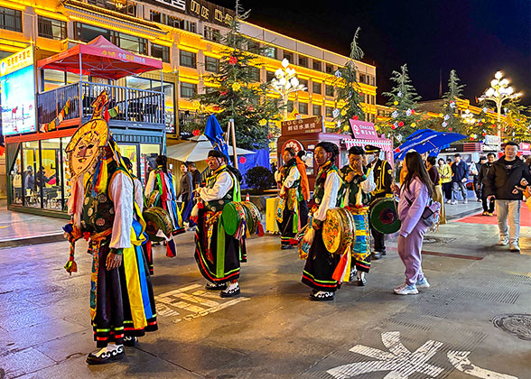 Lively Night of Lhasa in Summer Lively Night of Lhasa in Summer