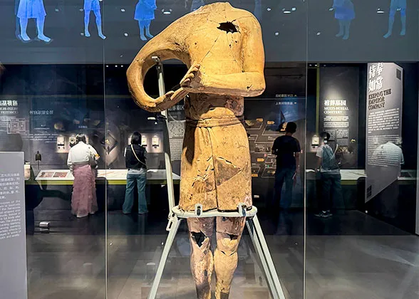 Lively Acrobatics Figure