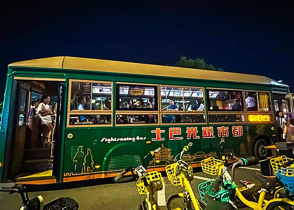 Xi'an Dang-dang Trolley Sightseeing Bus Xi'an Dang-dang Trolley Sightseeing Bus